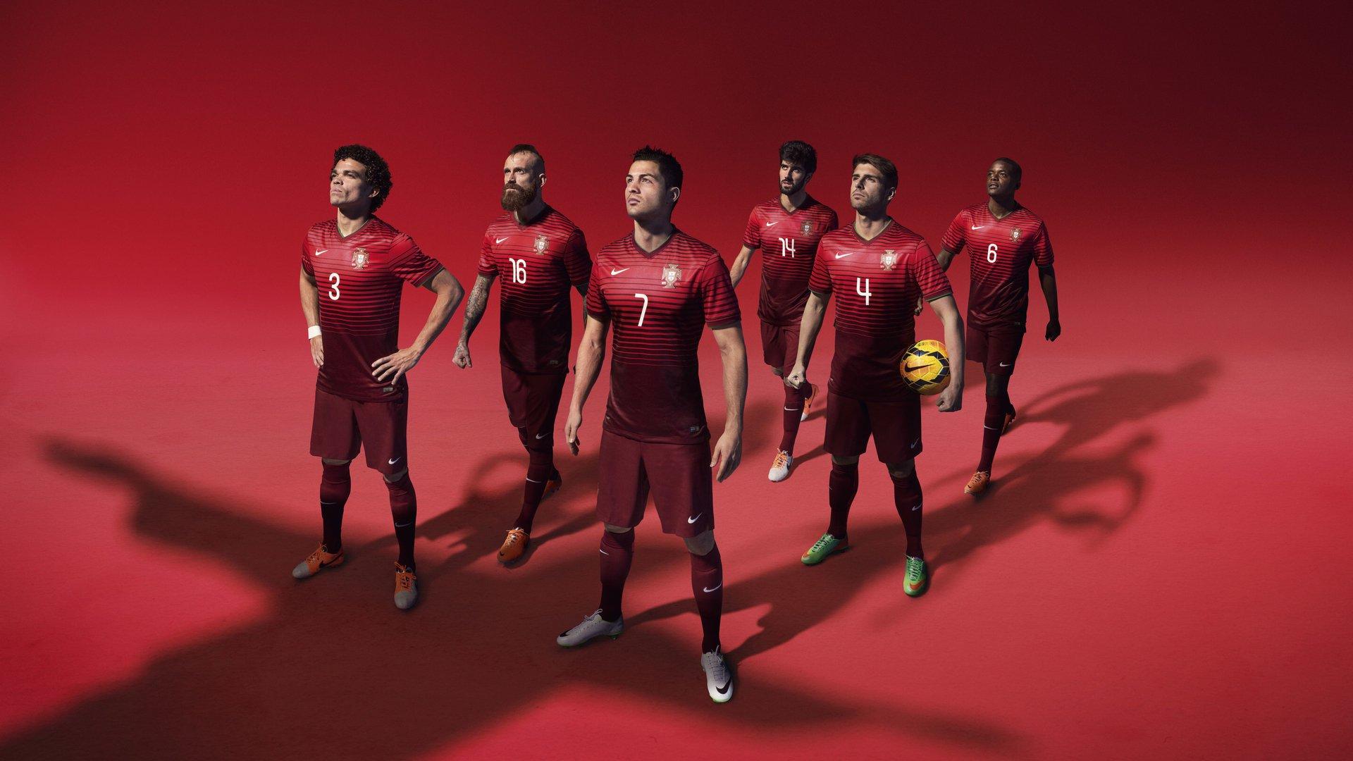 皇家马德里逆转巴萨登顶西甲积分榜,本泽马梅开二度锁定胜局