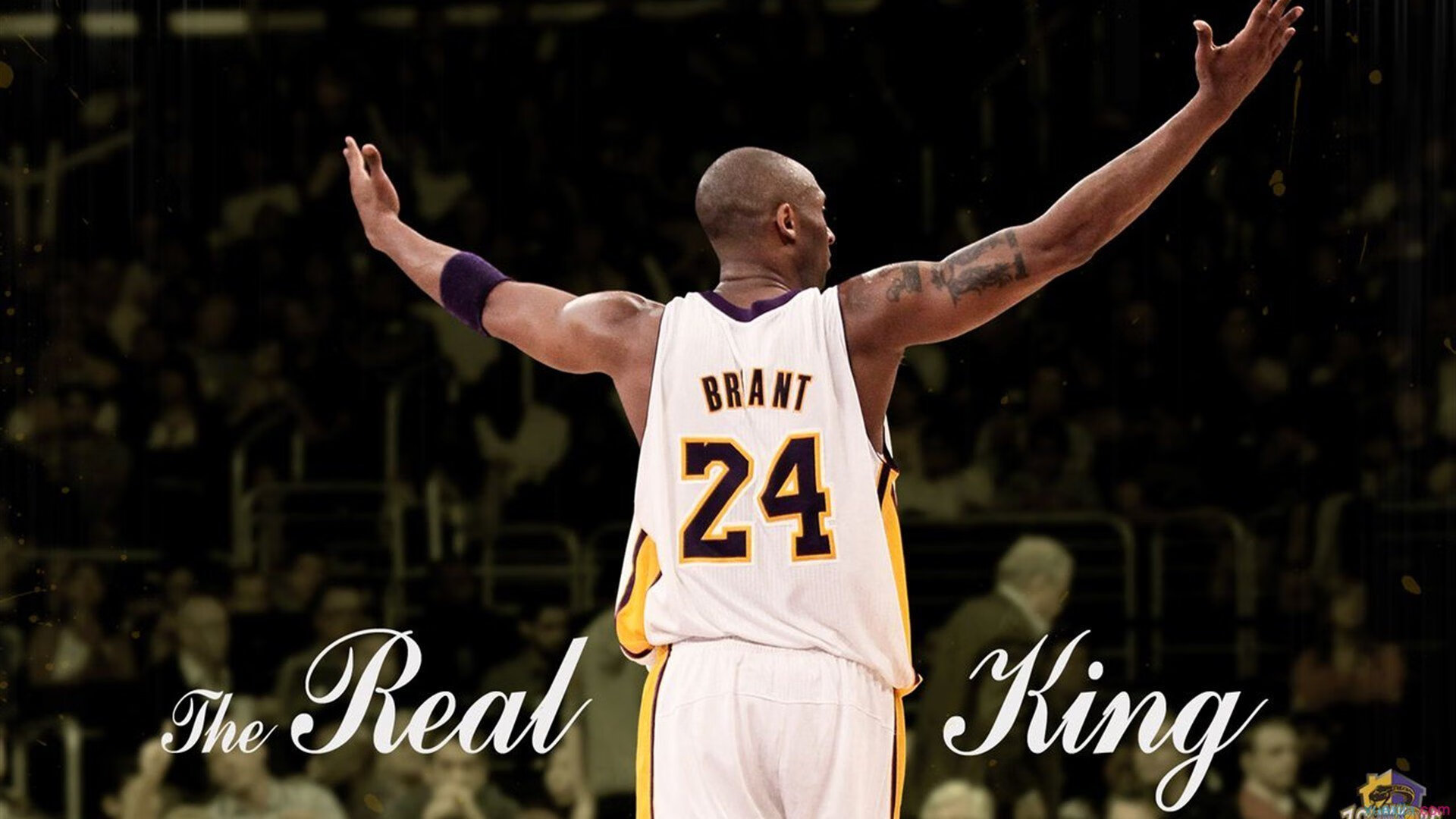 梅西第八次捧起金球奖 刷新历史纪录成足坛传奇